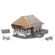 HO Jubilee Model Schwarzwaldhof with 2 Figures (2606)