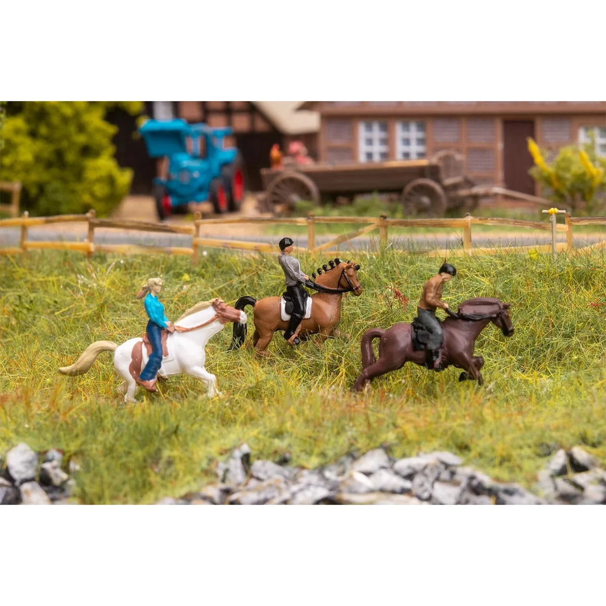 HO Horses and Riders (2606)