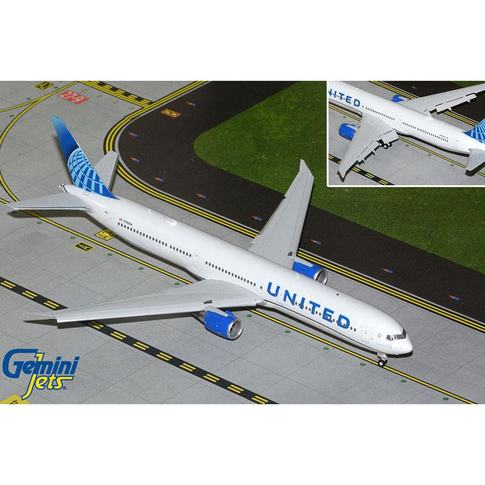 1/200 United Airlines B767-400ER N76064 flaps down