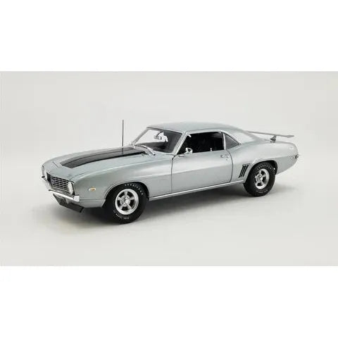 1/18 1969 Chev Camaro ZL1 Coupe Barrett Jackson Silver Scottsdale 2012 Lot #5010