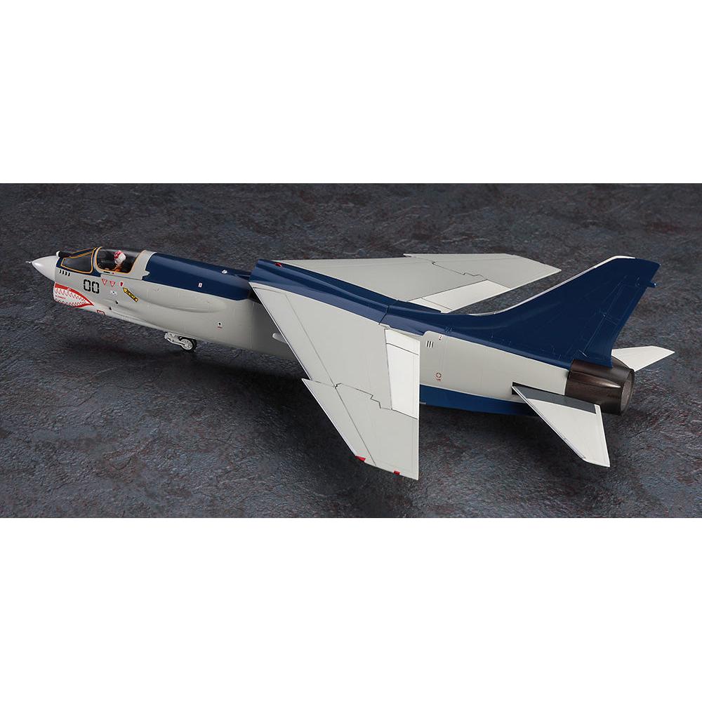 1/72 [Area 88] F-8E Crusader "Shin Kazama"
