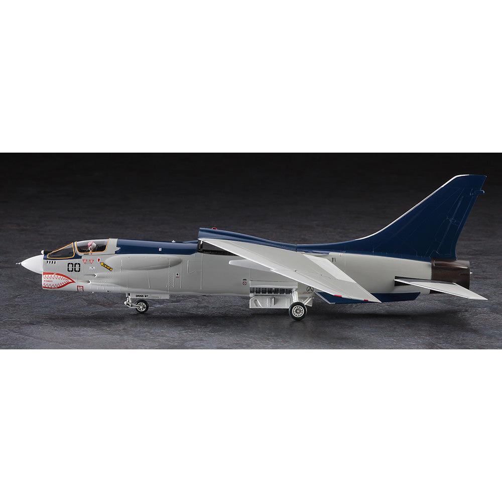 1/72 [Area 88] F-8E Crusader "Shin Kazama"