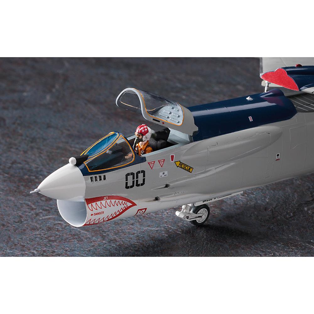 1/72 [Area 88] F-8E Crusader "Shin Kazama"