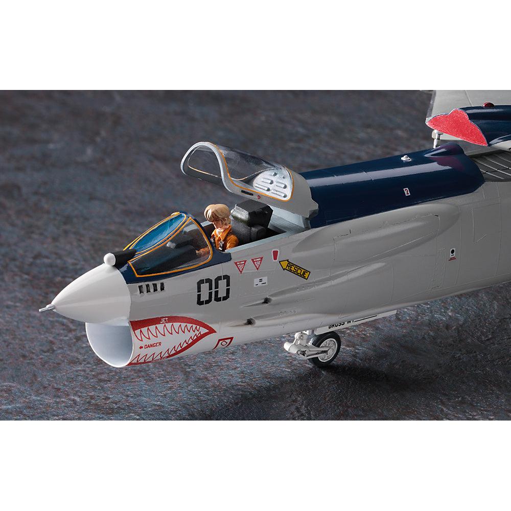 1/72 [Area 88] F-8E Crusader "Shin Kazama"