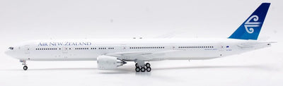 1/200 Air New Zealand Boeing 777-300ER ZK-OKM Original Livery