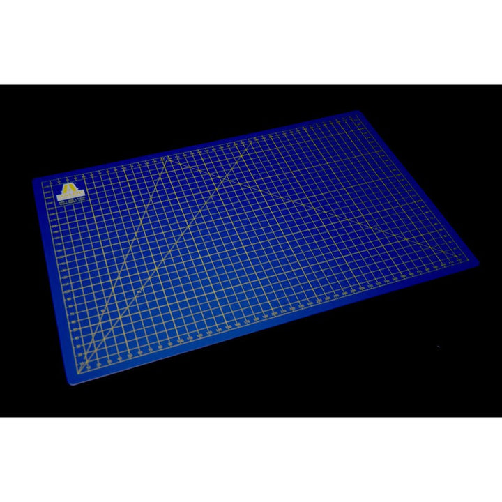 Workstation for Modelling with A3 Cutting Mat_9