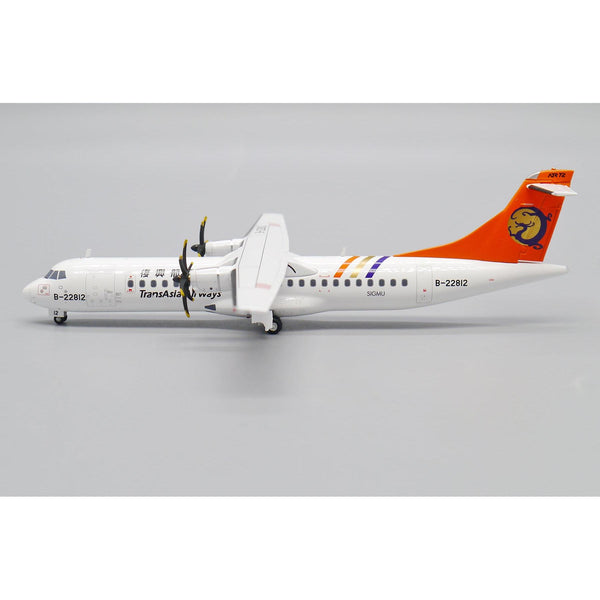 1/200 Transasia Airways ATR72-500 Reg: B-22812 with Stand