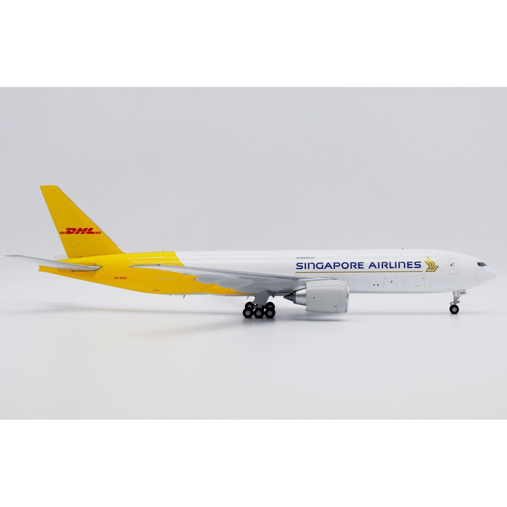 1/200 DHL (Singapore Airlines) Boeing 777F Reg: 9V-DHA with Stand