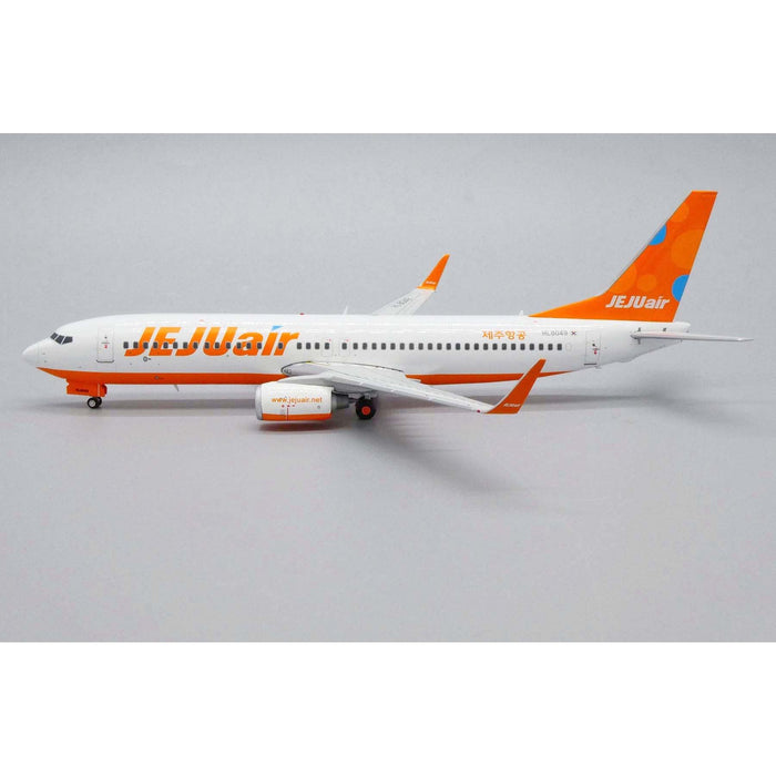 1/200 Jeju Air Boeing 737-800 Reg: HL8049 with Stand