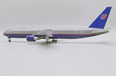 1/200 United Airlines Boeing 767-300ER "Battleship" Reg: N666UA with Stand