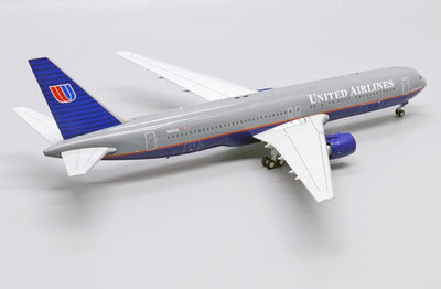 1/200 United Airlines Boeing 767-300ER "Battleship" Reg: N666UA with Stand