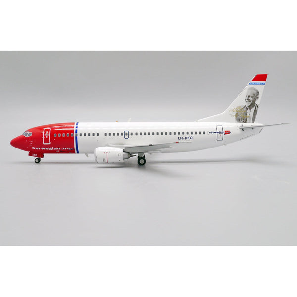 1/200 Norwegian Air Shuttle Boeing 737-300 "Real Norwegian" Reg: LN-KKQ with Stand