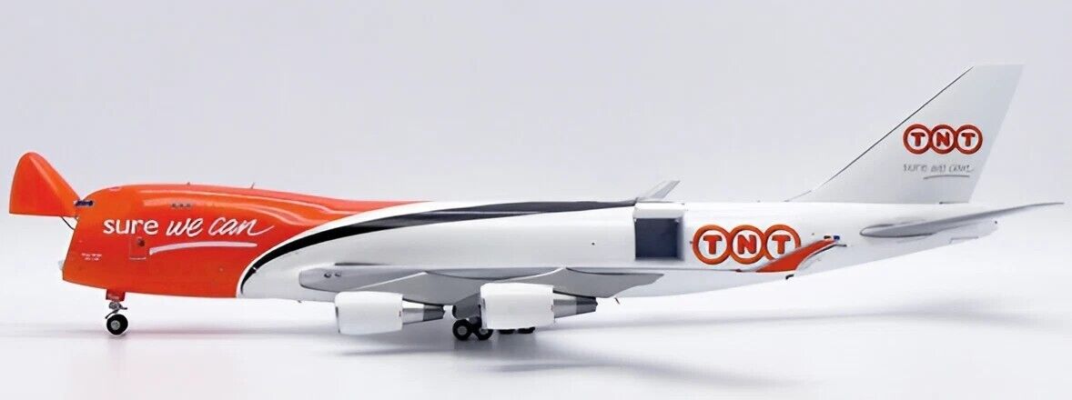 1/200 TNT Express Boeing 747-400F "Interactive Series" Reg: OO-THA with Stand