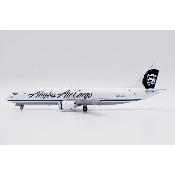 1/200 Alaska Air Cargo Boeing 737-400(SF) Reg: N709AS with Stand