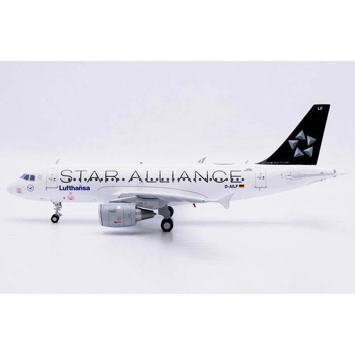 1/200 Lufthansa Airbus A319 Star Alliance Reg: D-AILF with Stand