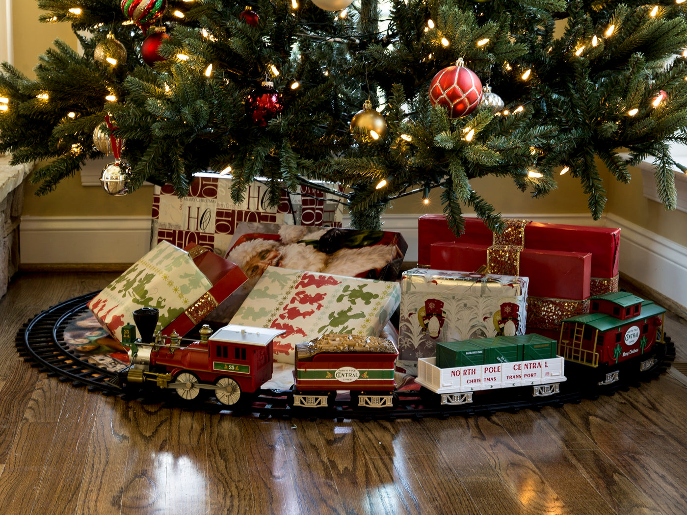 North Pole Central Ready To Play Beginner Freight Set