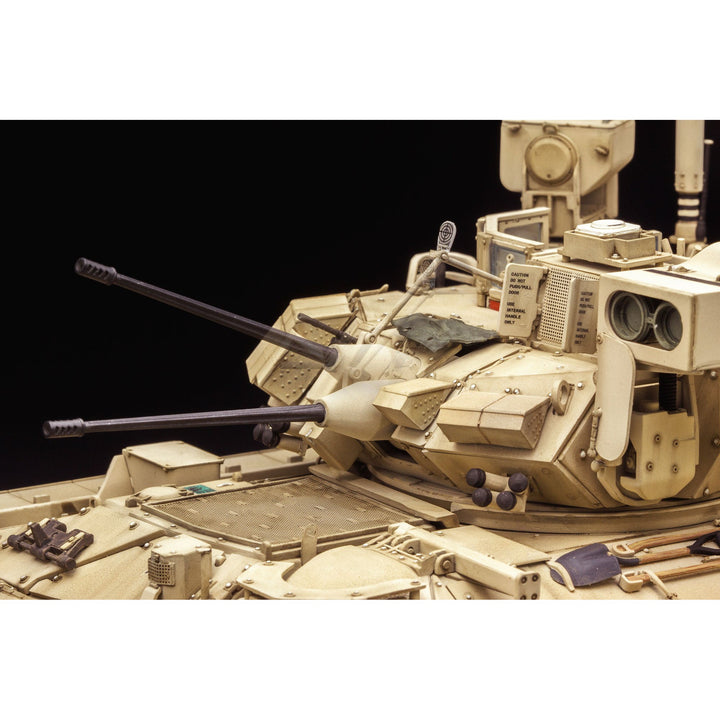 1/35 U.S. Cavalry Fighting Vehicle M3A3 Bradley with BUSK III_8