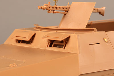 1/16 Sd.Kfz 251D Plastic Model Kit_10