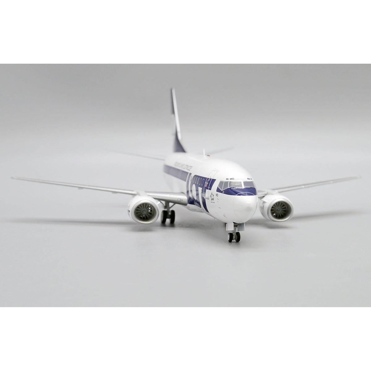 1/200 LOT Polish Airlines Boeing 737-500 Reg: SP-LKD with Stand