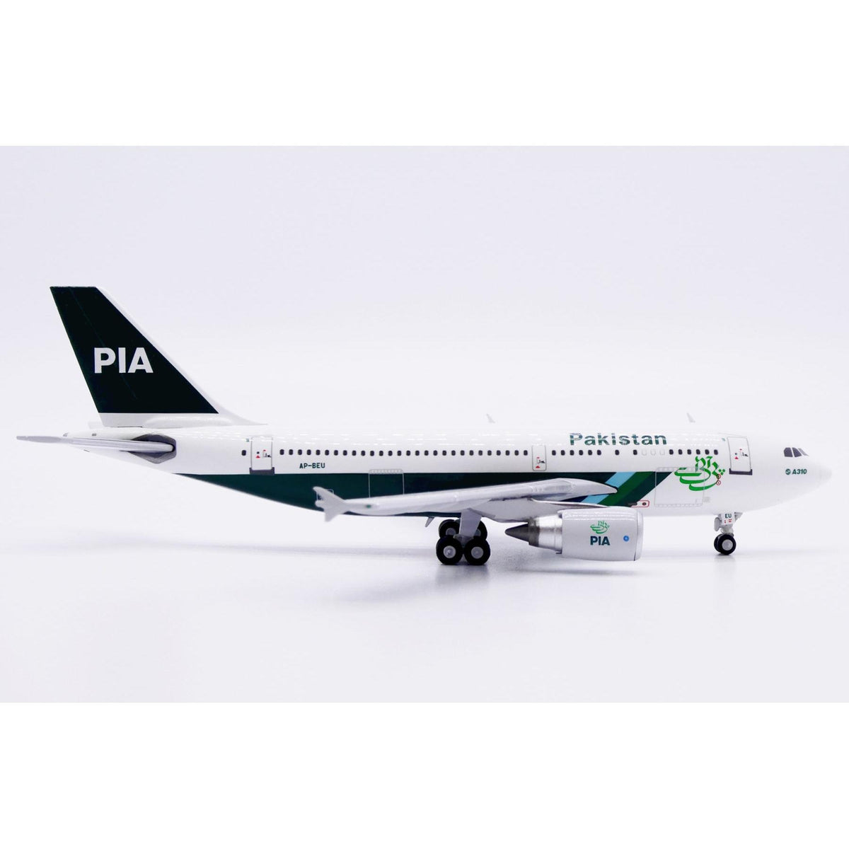 1/400 PIA Pakistan International Airlines Airbus A310-300 Reg: AP-BEU with Antenna