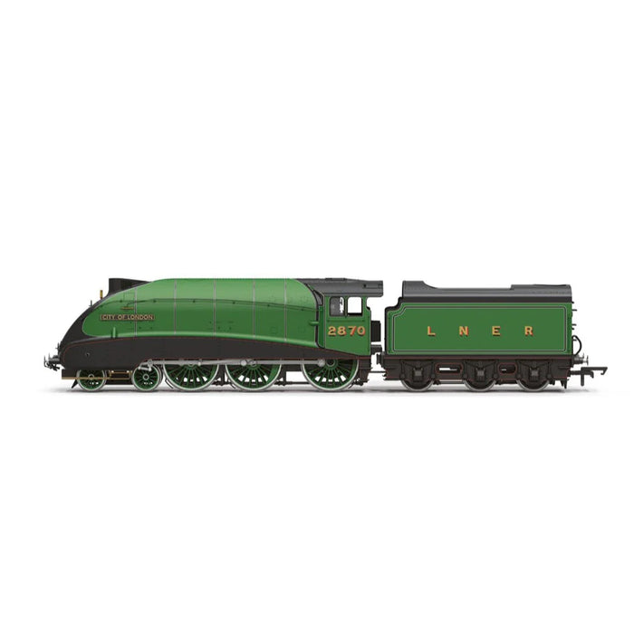 OO LNER  Streamlined B17  2870 City of London