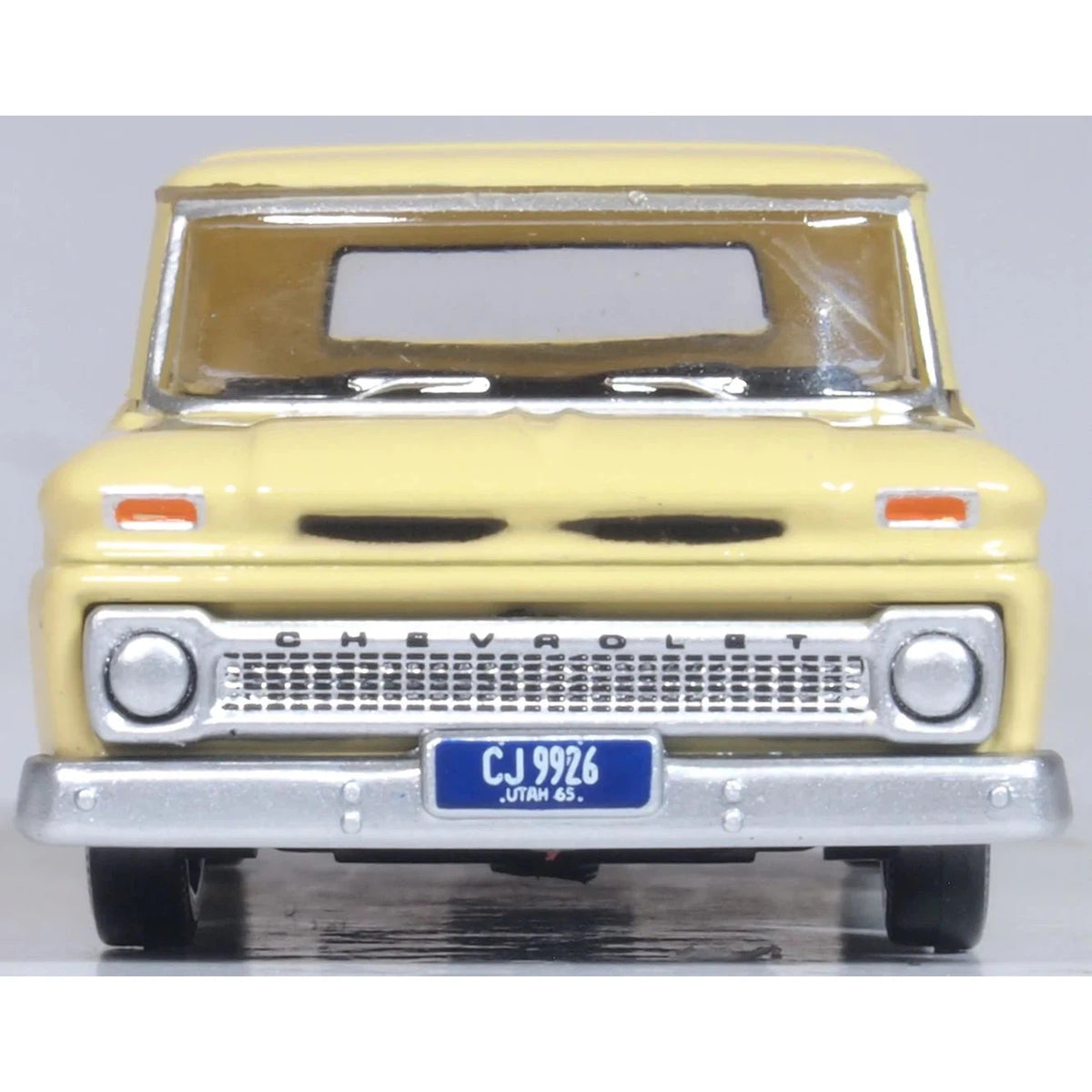 1/87 Chevrolet Stepside Pick Up 1965 Yellow