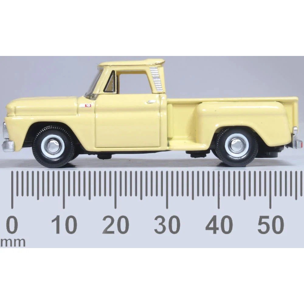 1/87 Chevrolet Stepside Pick Up 1965 Yellow