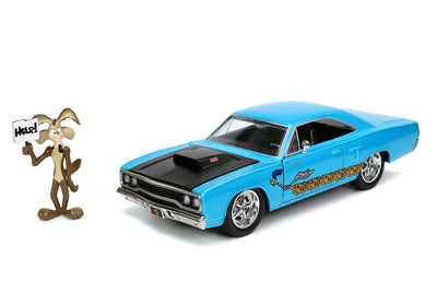 1/24 Wile Coyote with 1970 Plymouth Road Runner