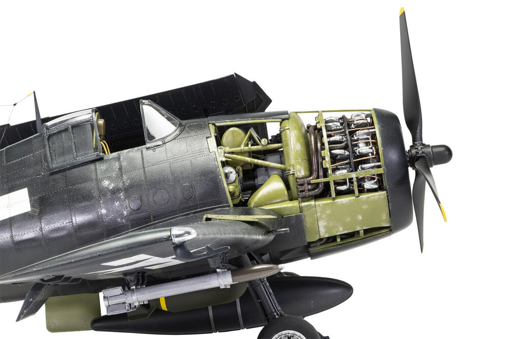 124 Grumman F6F5 Hellcat