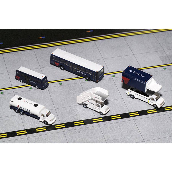 Gemini Jets - 1/200 Delta Ground Service Trucks