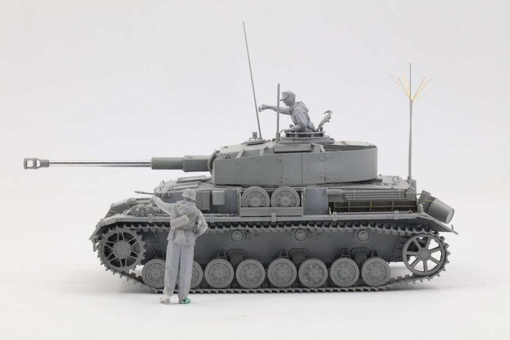 Border Model - Border Model BT006 1/35 Pz.Beob WG.IV Ausf J w/ Commander & Infantry Plastic Model Kit