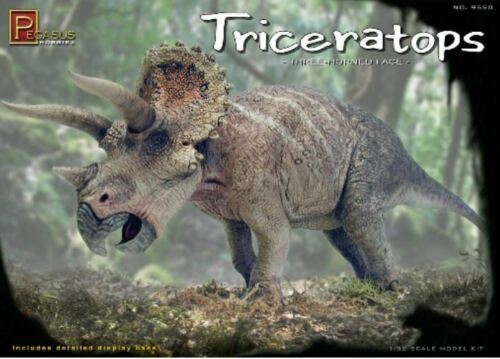 9550 1/24 Triceratops 3 Horned Face Dinosaur