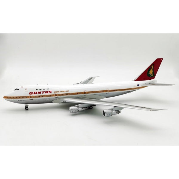 1/200 Qantas Boeing 747200 VHEBM Polished   Boxing Kangaroo   With Stand