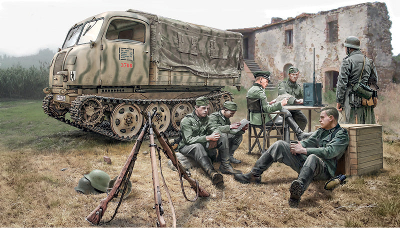 135 Steyr RSO/01 with German Soldiers  and Accessories