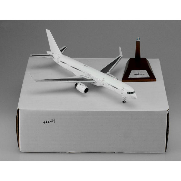 1/200 Nordwind 757200 Plastic Model