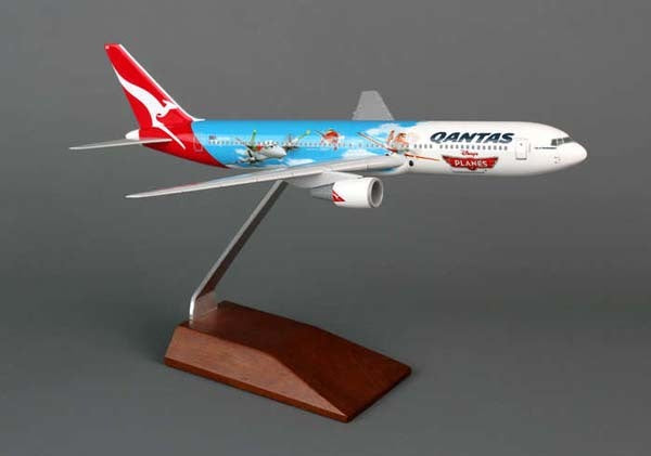 1/200 Qantas 767300Disney (W/Stand)