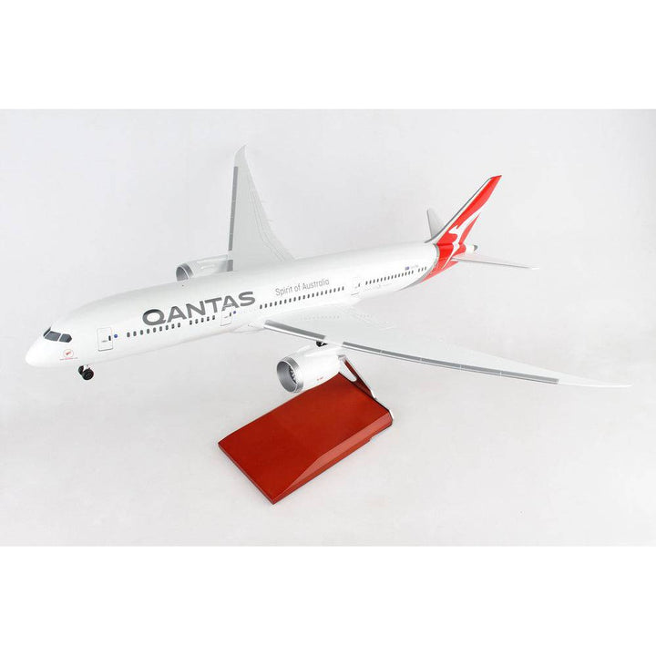 Skymarks - 1/100 QANTAS B787-9 with Landing Gear and Wooden Stand