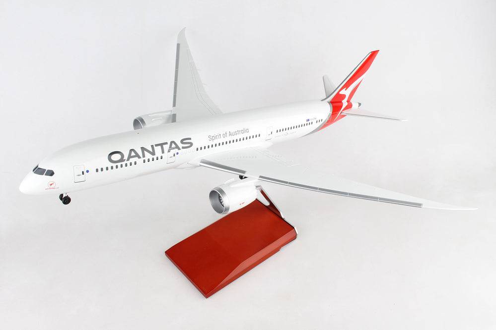 Skymarks - 1/100 QANTAS B787-9 with Landing Gear and Wooden Stand