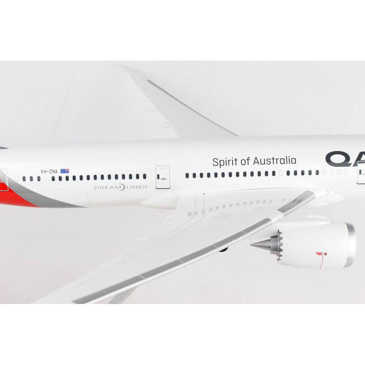 Skymarks - 1/100 QANTAS B787-9 with Landing Gear and Wooden Stand