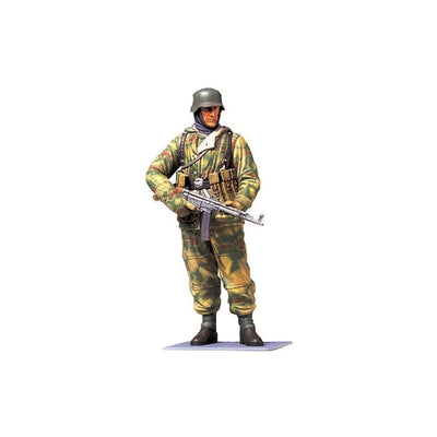 1/16 WWII German Infantryman  Reversible Winter Uniform